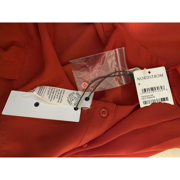 NWT Treasure Bond Silky Blouse Womens Small Red High Collar Office Modern Blouse - Picture 10 of 16